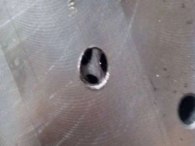 丝锥.钻头断在孔里了.怎么办